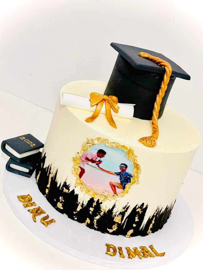 Load image into Gallery viewer, Customised Photo Graduation Cake
